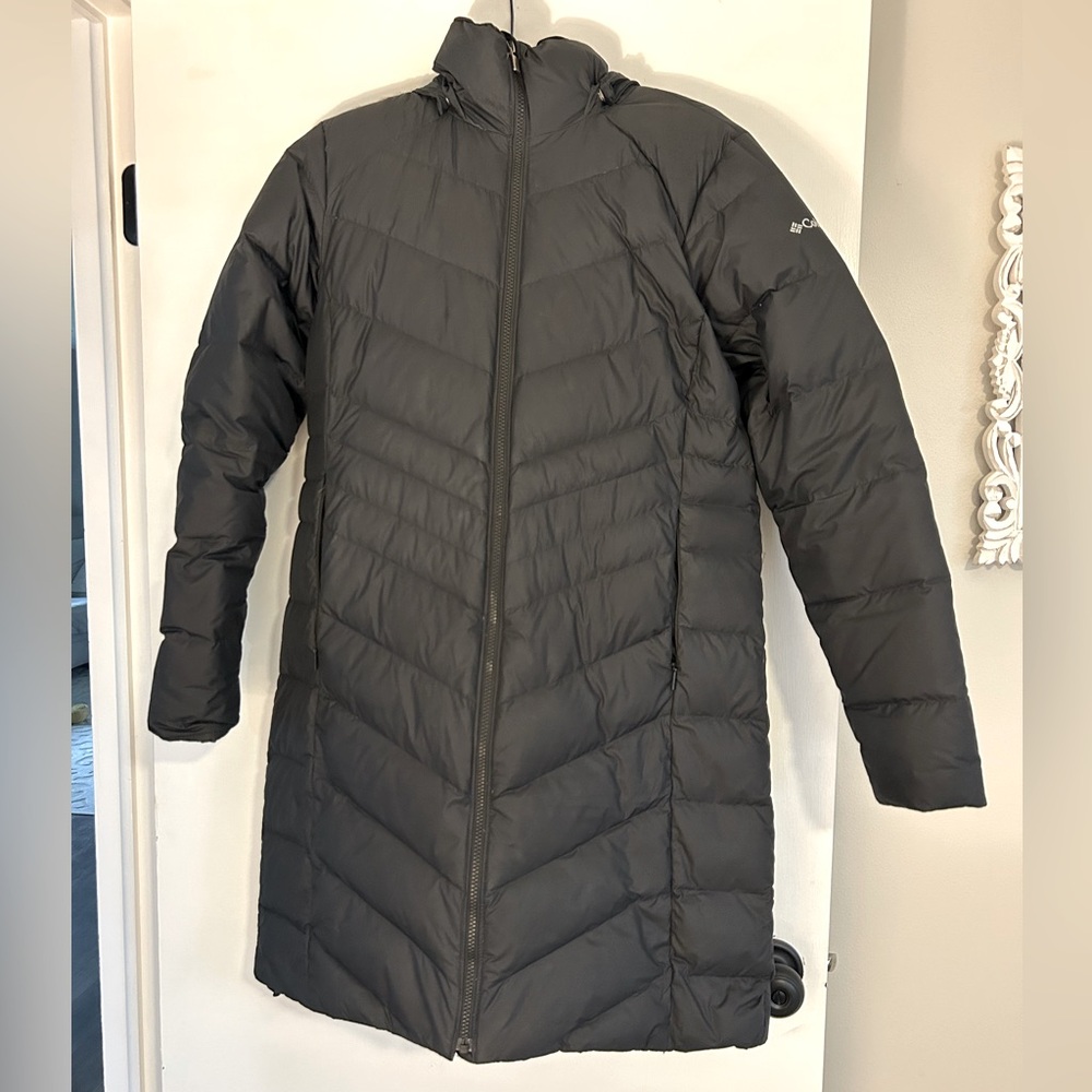 Colombia Sportswear Company Women’s Jacket size M hooded with vegan fur